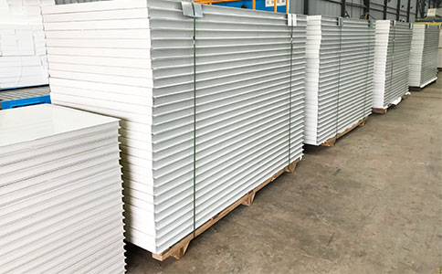 使用聚氨酯PU封邊巖棉夾芯板時(shí)，我們應(yīng)該注意哪些方面？