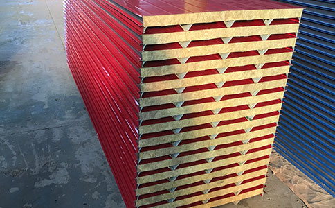 巖棉夾芯橫裝板：彩鋼夾芯板的創新與進步，為建筑保溫帶來新突破