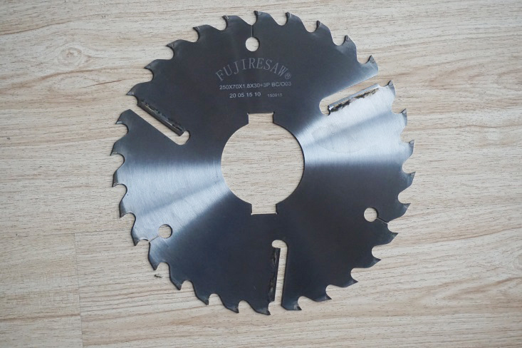 橫鋪夾芯板在保溫性能上是否優于其他類型的夾芯板？